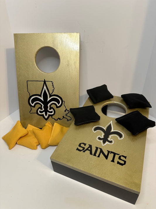 New Orleans Saints Tabletop Cornhole Board Set