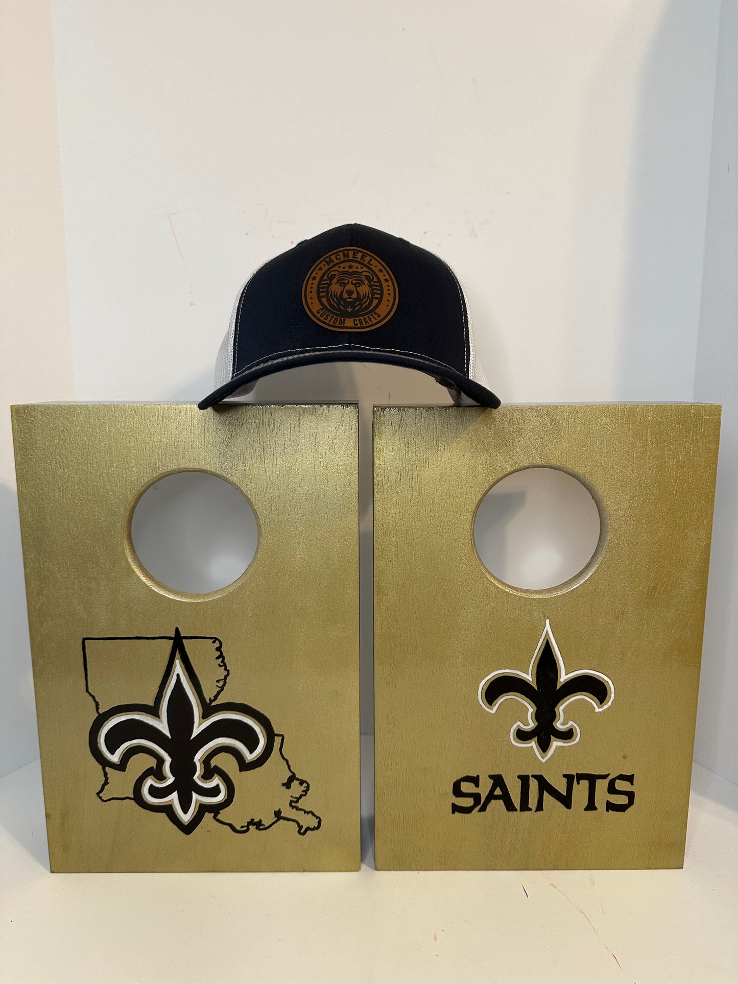 New Orleans Saints Tabletop Cornhole Board Set